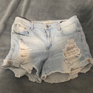 Urban heritage size 11 light wash shorts